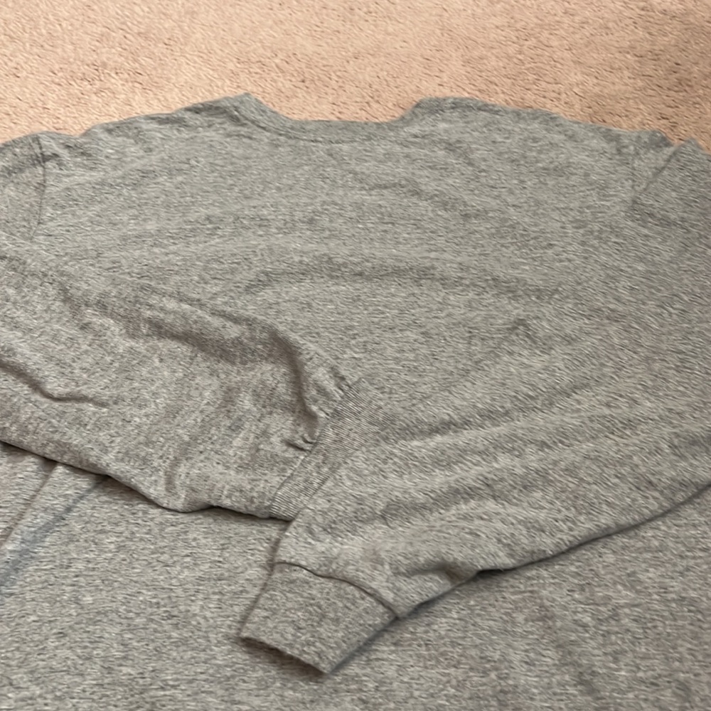 Men’s long sleeve gray T-shirt size medium